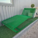 Metāla atpūtas šezlonga sols ar stienīšiem, zaļš, sānskats