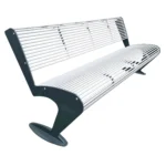 Pelēks metāla sols ar sudrabotiem metāla stienīšiem uz balta fona