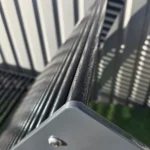 Metāla atpūtas sola lamelu faktūra tuvplānā